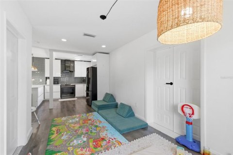 House in Saint Petersburg, Florida 3 bedrooms, 119.94 sq.m. № 2209610 - photo 20