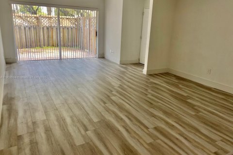 Купить кондоминиум в Дорал, Флорида 2 спальни, 98.48м2, № 1953004 - фото 2