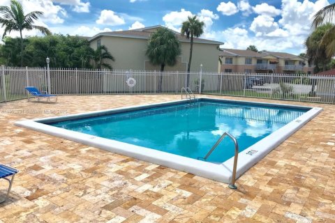 Купить кондоминиум в Дорал, Флорида 2 спальни, 98.48м2, № 1953004 - фото 10