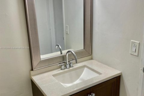Купить кондоминиум в Дорал, Флорида 2 спальни, 98.48м2, № 1953004 - фото 7