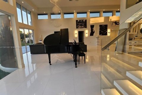 House in Tamarac, Florida 4 bedrooms, 391.03 sq.m. № 1951838 - photo 7