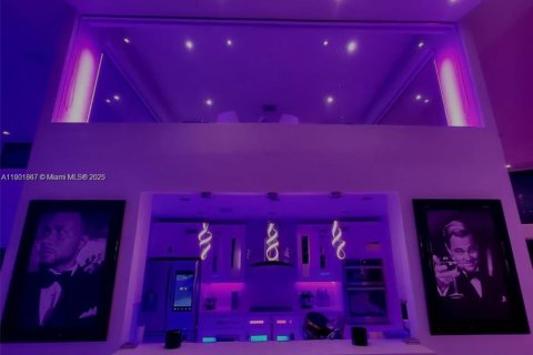 House in Tamarac, Florida 4 bedrooms, 391.03 sq.m. № 1951838 - photo 10