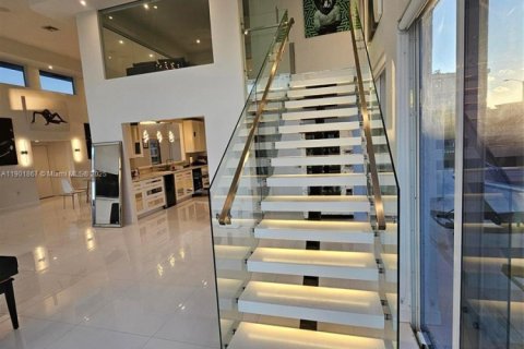 House in Tamarac, Florida 4 bedrooms, 391.03 sq.m. № 1951838 - photo 21