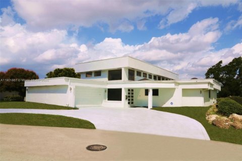 House in Tamarac, Florida 4 bedrooms, 391.03 sq.m. № 1951838 - photo 1