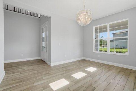 House in Winter Garden, Florida 5 bedrooms, 342.53 sq.m. № 2106849 - photo 17