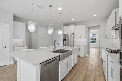 House in Winter Garden, Florida 5 bedrooms, 342.53 sq.m. № 2106849 - photo 6