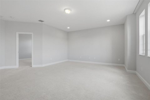 House in Winter Garden, Florida 5 bedrooms, 342.53 sq.m. № 2106849 - photo 26