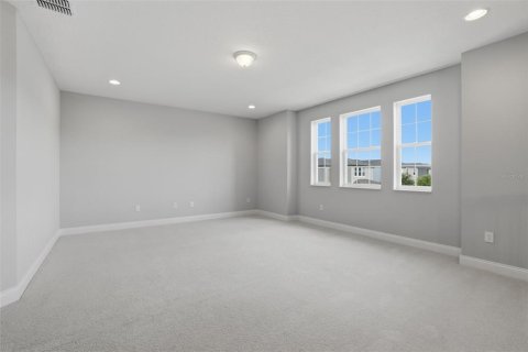 House in Winter Garden, Florida 5 bedrooms, 342.53 sq.m. № 2106849 - photo 25