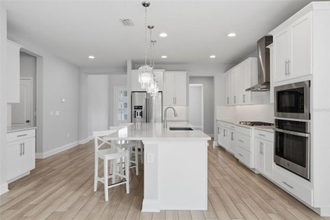 House in Winter Garden, Florida 5 bedrooms, 342.53 sq.m. № 2106849 - photo 10