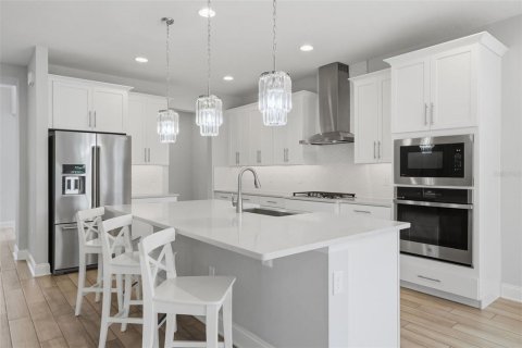 House in Winter Garden, Florida 5 bedrooms, 342.53 sq.m. № 2106849 - photo 9
