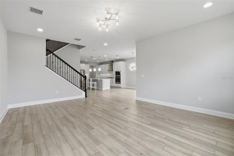 House in Winter Garden, Florida 5 bedrooms, 342.53 sq.m. № 2106849 - photo 14