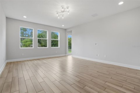House in Winter Garden, Florida 5 bedrooms, 342.53 sq.m. № 2106849 - photo 13