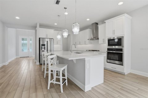 House in Winter Garden, Florida 5 bedrooms, 342.53 sq.m. № 2106849 - photo 5