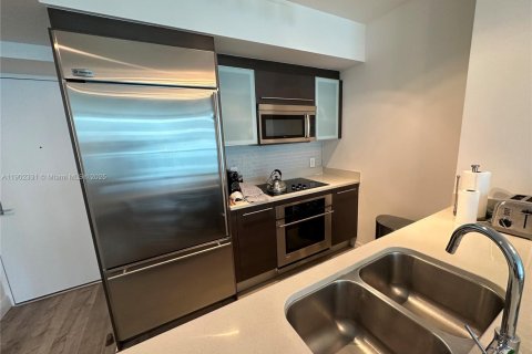 Condominio en alquiler en Miami, Florida, 1 dormitorio, 68.56 m2 № 1954340 - foto 2