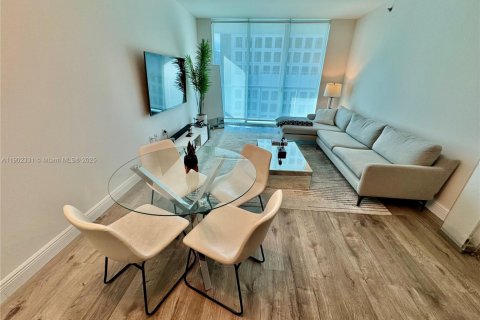 Condominio en alquiler en Miami, Florida, 1 dormitorio, 68.56 m2 № 1954340 - foto 4
