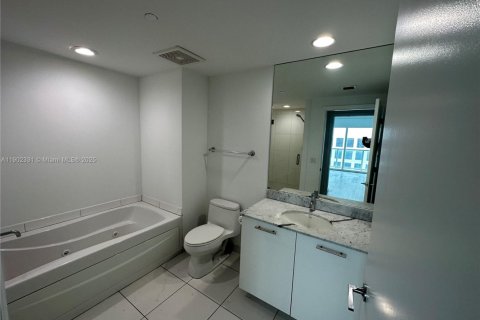 Condominio en alquiler en Miami, Florida, 1 dormitorio, 68.56 m2 № 1954340 - foto 15