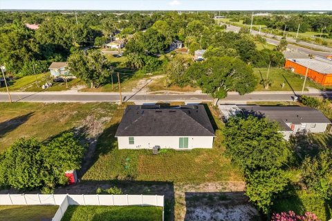 House in Sanford, Florida 4 bedrooms, 167.22 sq.m. № 1802249 - photo 25