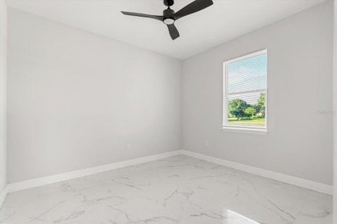 House in Sanford, Florida 4 bedrooms, 167.22 sq.m. № 1802249 - photo 11