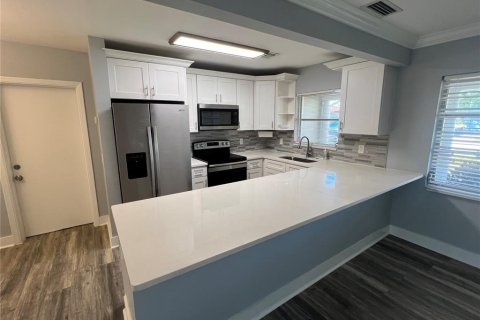 Casa en alquiler en Belleair Bluffs, Florida, 3 dormitorios, 129.51 m2 № 1720837 - foto 6