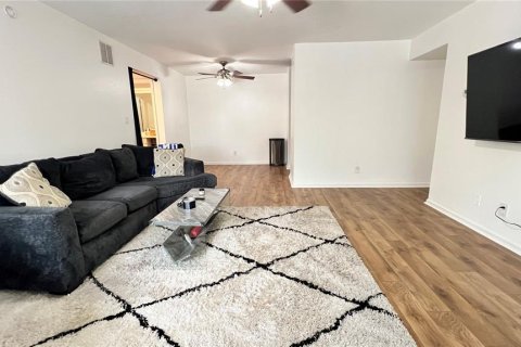 Condo in Tampa, Florida, 2 bedrooms  № 2230368 - photo 4