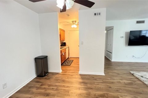 Condo in Tampa, Florida, 2 bedrooms  № 2230368 - photo 6