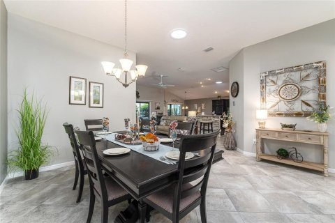 Casa en venta en The Villages, Florida, 3 dormitorios, 157.84 m2 № 1684924 - foto 5