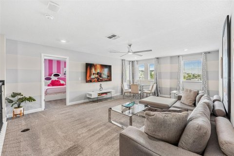 Propiedad comercial en venta en Davenport, Florida, 7 dormitorios, 373.37 m2 № 2325068 - foto 12