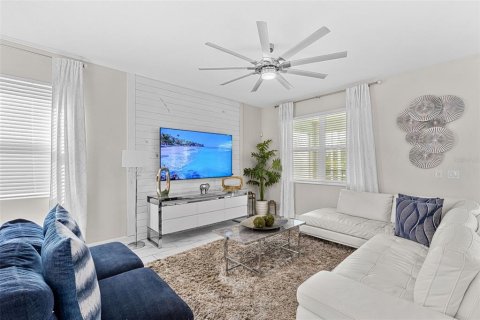 Propiedad comercial en venta en Davenport, Florida, 7 dormitorios, 373.37 m2 № 2325068 - foto 7