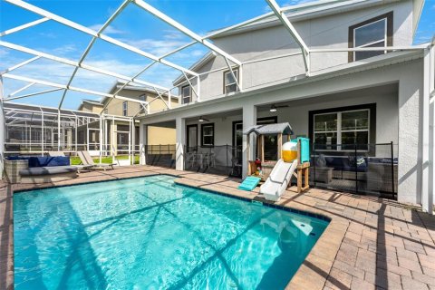 Propiedad comercial en venta en Davenport, Florida, 7 dormitorios, 373.37 m2 № 2325068 - foto 2