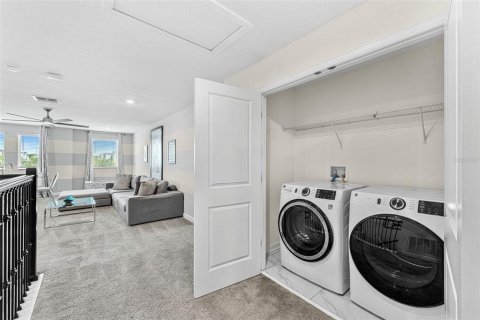 Propiedad comercial en venta en Davenport, Florida, 7 dormitorios, 373.37 m2 № 2325068 - foto 30