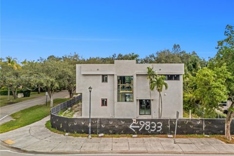 House in Miami Shores, Florida 4 bedrooms № 1955023 - photo 3