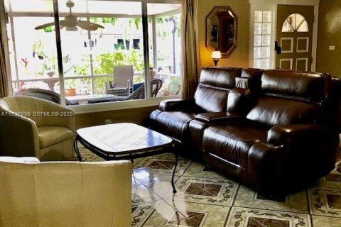 Villa ou maison à vendre à Tamarac, Floride: 2 chambres, 144.93 m2 № 1987714 - photo 9