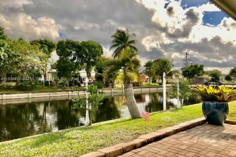 Villa ou maison à vendre à Tamarac, Floride: 2 chambres, 144.93 m2 № 1987714 - photo 4