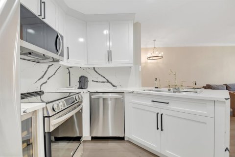 Condo in West Palm Beach, Florida, 1 bedroom  № 2247593 - photo 14