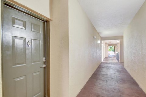 Condo in West Palm Beach, Florida, 1 bedroom  № 2247593 - photo 7