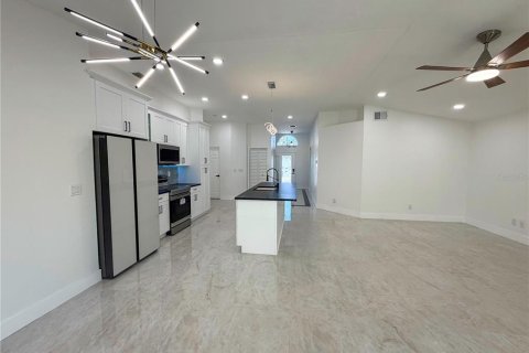 Casa en venta en Valrico, Florida, 3 dormitorios, 159.98 m2 № 2093218 - foto 5