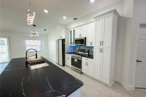 Casa en venta en Valrico, Florida, 3 dormitorios, 159.98 m2 № 2093218 - foto 8