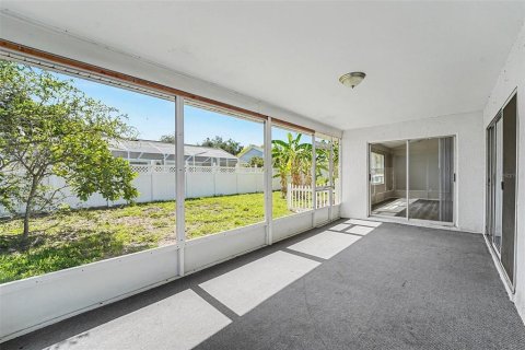 Casa en venta en New Port Richey, Florida, 3 dormitorios, 139.17 m2 № 2126637 - foto 1
