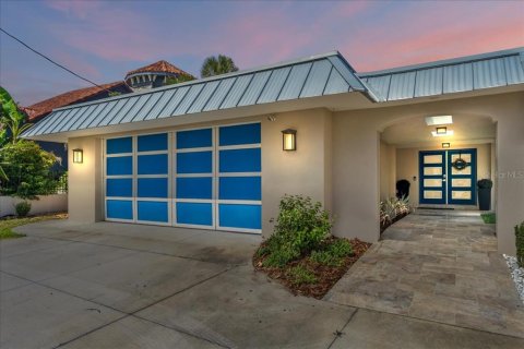 House in Ormond Beach, Florida 5 bedrooms, 465.72 sq.m. № 1243338 - photo 5