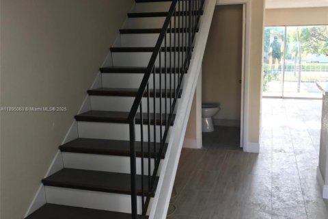 Снять в аренду квартиру в Майами, Флорида 1 спальня, 104.52м2, № 1947712 - фото 5