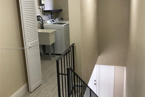 Снять в аренду квартиру в Майами, Флорида 1 спальня, 104.52м2, № 1947712 - фото 8