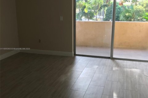 Снять в аренду квартиру в Майами, Флорида 1 спальня, 104.52м2, № 1947712 - фото 15