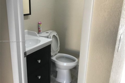 Снять в аренду квартиру в Майами, Флорида 1 спальня, 104.52м2, № 1947712 - фото 6