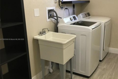 Снять в аренду квартиру в Майами, Флорида 1 спальня, 104.52м2, № 1947712 - фото 9