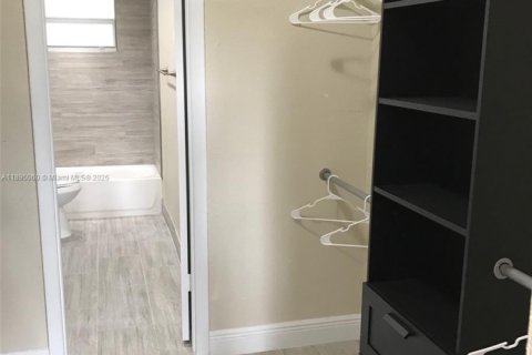 Снять в аренду квартиру в Майами, Флорида 1 спальня, 104.52м2, № 1947712 - фото 12