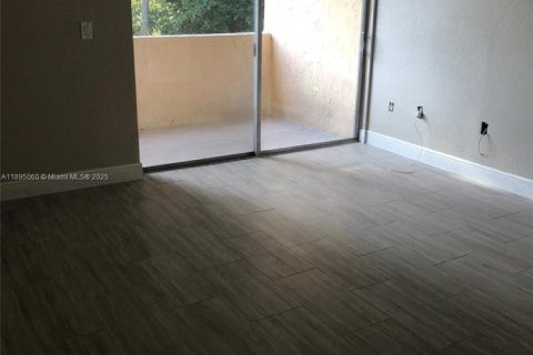 Снять в аренду квартиру в Майами, Флорида 1 спальня, 104.52м2, № 1947712 - фото 10