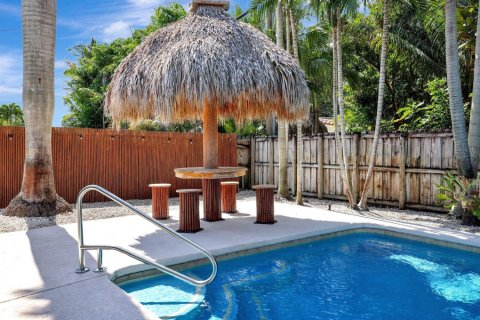 House in Lighthouse Point, Florida 3 bedrooms, 205.41 sq.m. № 1172492 - photo 1