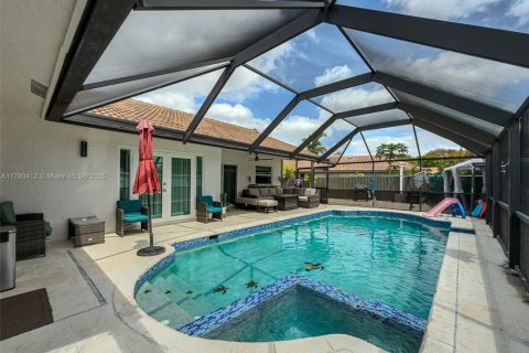 House in Coral Springs, Florida 4 bedrooms, 177.35 sq.m. № 1861444 - photo 23