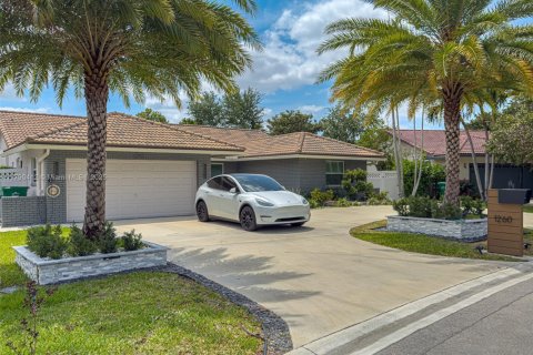 House in Coral Springs, Florida 4 bedrooms, 177.35 sq.m. № 1861444 - photo 11