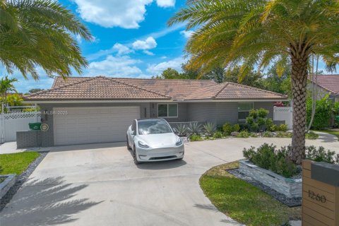House in Coral Springs, Florida 4 bedrooms, 177.35 sq.m. № 1861444 - photo 3